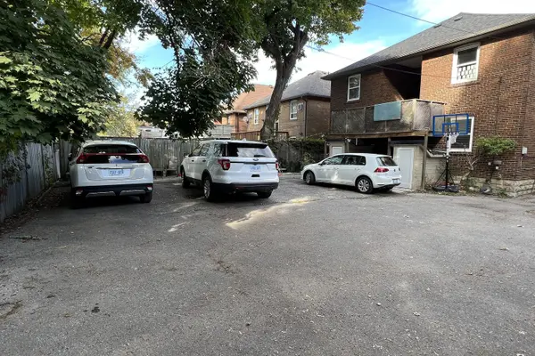 126 Braemar AVE #Upper, Toronto C03, ON M5P 2L4