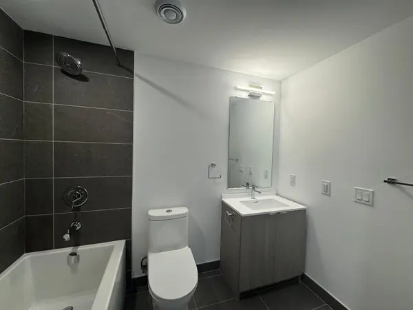 100 Queen ST E #1607, Toronto C08, ON M5C 1S6