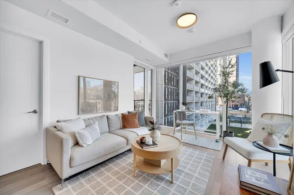 664 Spadina AVE #209, Toronto C01, ON M5S 2H7