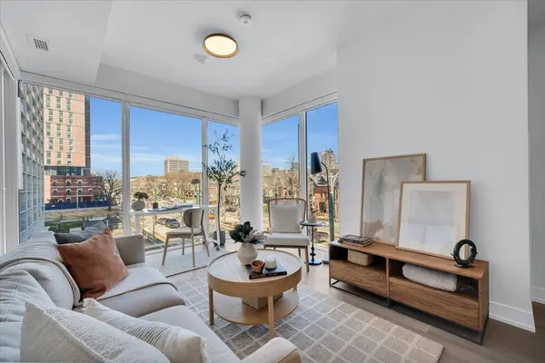 664 Spadina AVE #209, Toronto C01, ON M5S 2H7