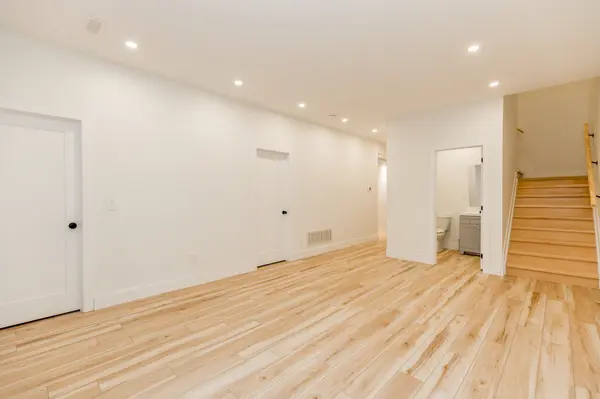 781 Oliva ST, Pickering, ON L1W 2V9