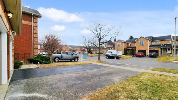 101 Creekwood CRES, Whitby, ON L1R 2K1