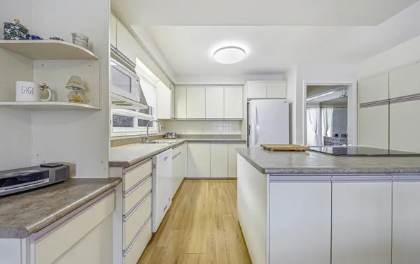 81 Marica AVE, Oshawa, ON L1G 3G9