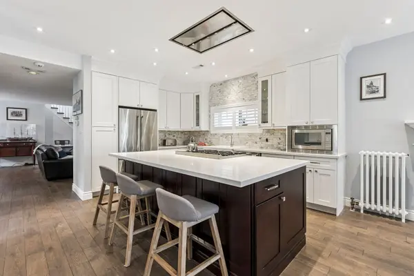 1628 Woodbine Heights BLVD, Toronto E03, ON M4B 3A5