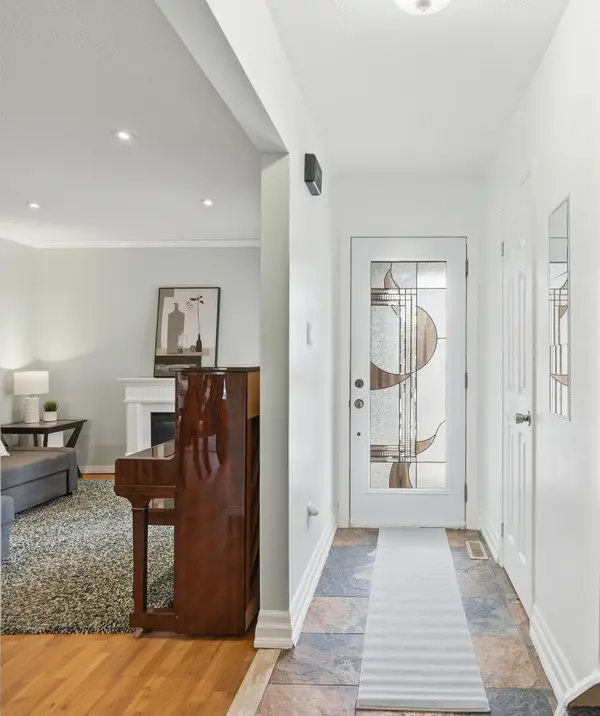 26 Laurel Valley CT, Vaughan, ON L4K 2B3