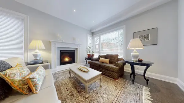 29 Bedford Park AVE, Richmond Hill, ON L4C 2N9