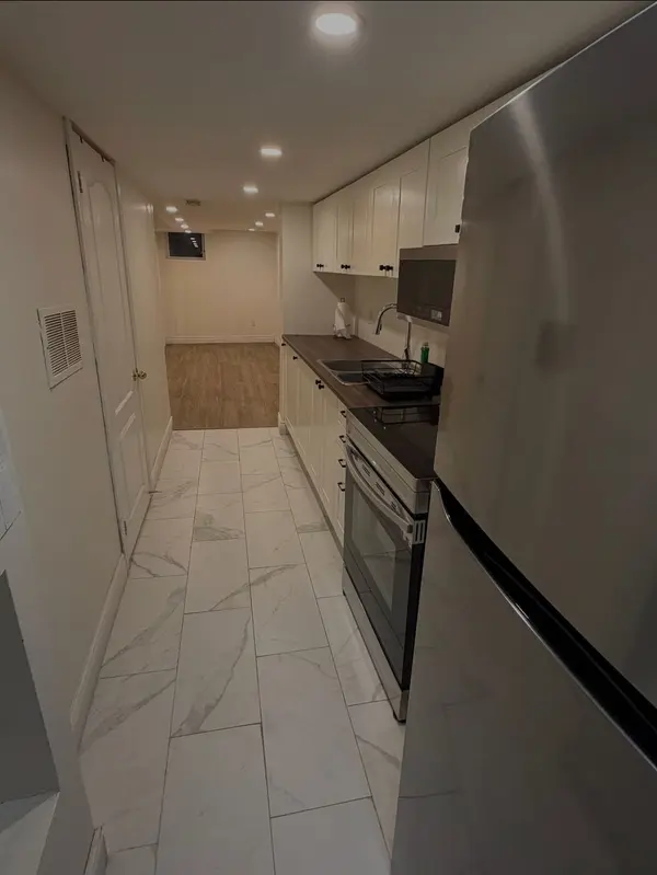 110 Warwick CRES, Newmarket, ON L3X 2M7