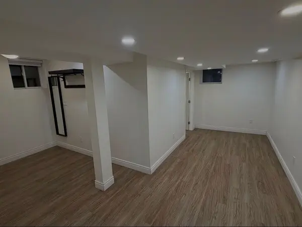 110 Warwick CRES, Newmarket, ON L3X 2M7