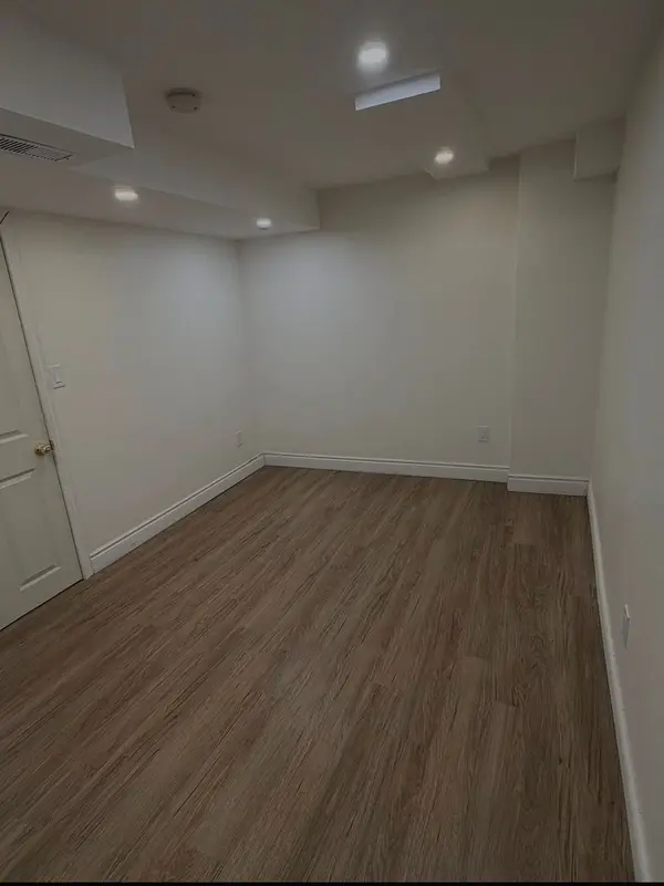 110 Warwick CRES, Newmarket, ON L3X 2M7