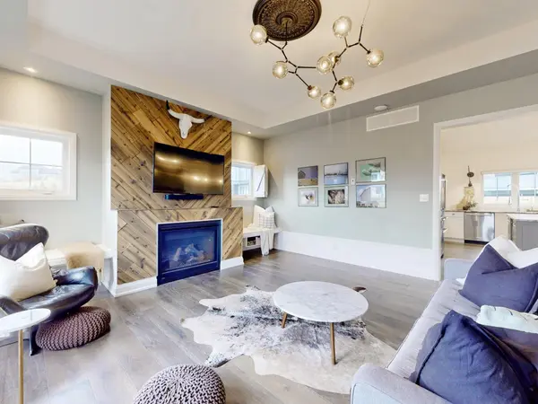 2 Thoroughbred DR, Oro-medonte, ON L0K 1E0