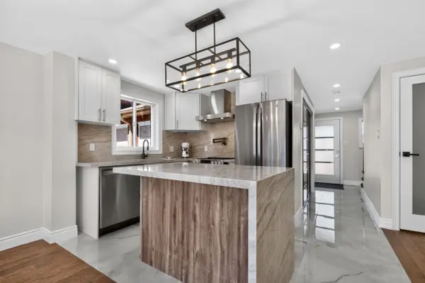 283 Dunsmore LN, Barrie, ON L4M 7A7