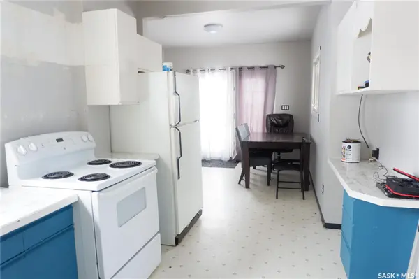 405 4th AVENUE E, Assiniboia, SK S0H 0B0