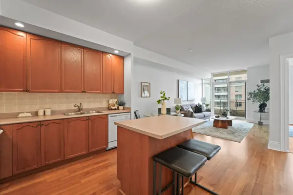 5229 Dundas ST W #2002, Toronto W08, ON M9B 6L9