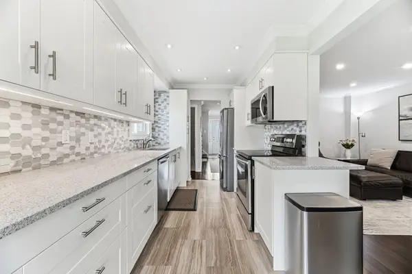 729 Carrying PL, Mississauga, ON L5C 3W6