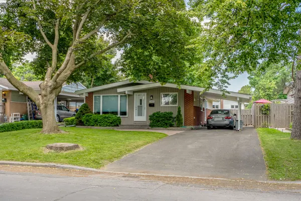 1989 Michigan AVE, Alta Vista And Area, ON K1H 6Y1