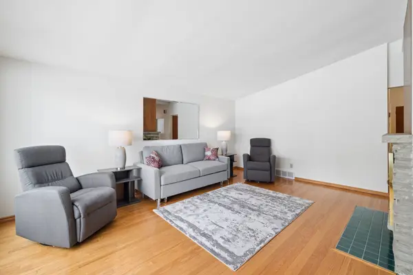 1989 Michigan AVE, Alta Vista And Area, ON K1H 6Y1