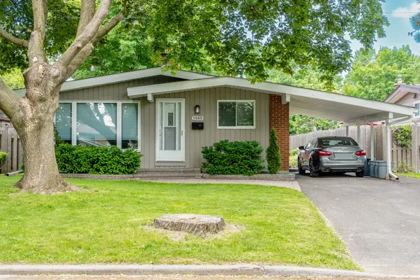 1989 Michigan AVE,  Alta Vista And Area,  ON K1H 6Y1