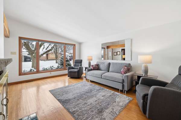 1989 Michigan AVE, Alta Vista And Area, ON K1H 6Y1