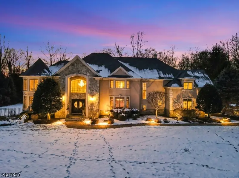 2 Stewart Ct, Old Tappan Boro, NJ 07675