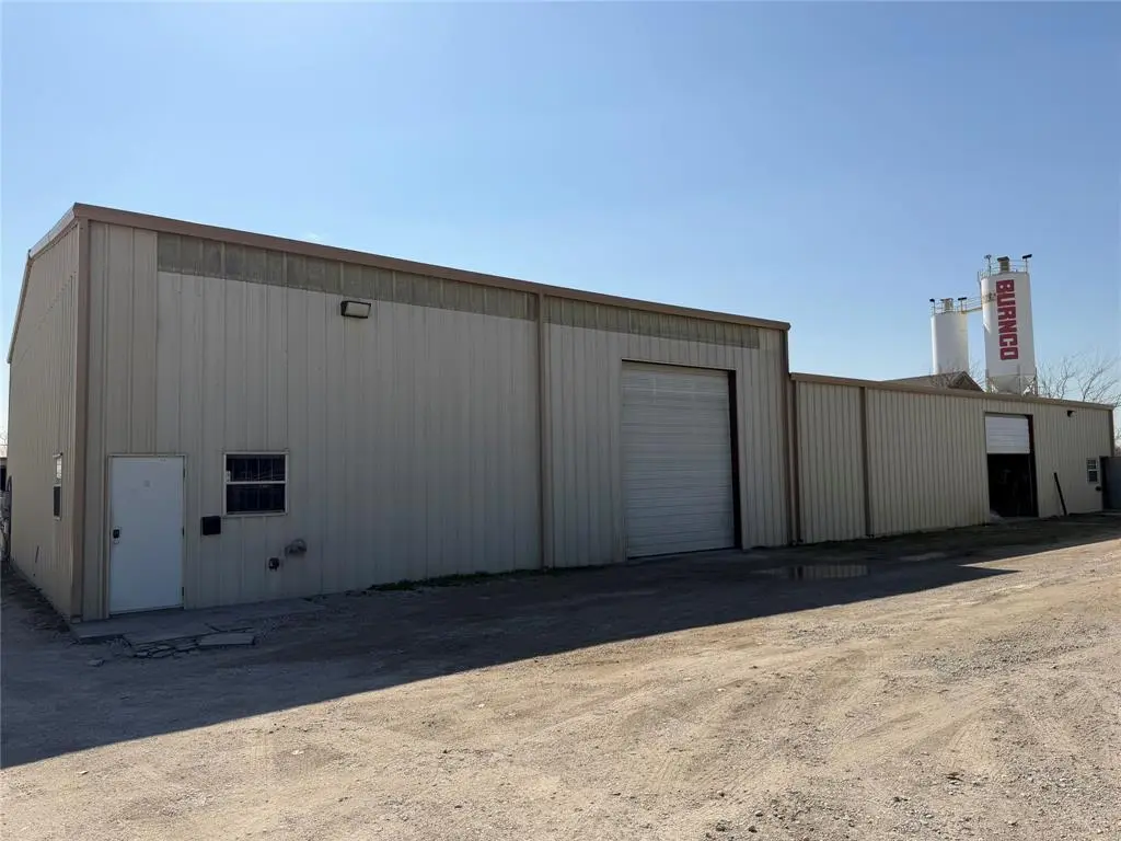 9717 Industrial Road, Justin, TX 76247