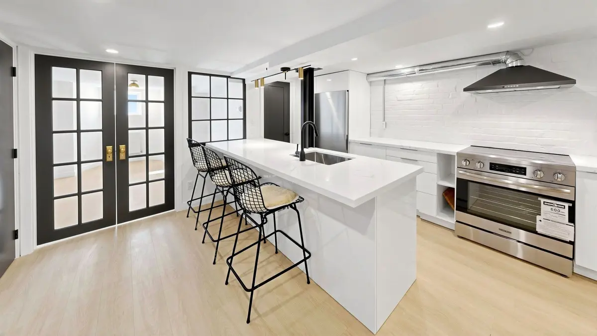 363 Dovercourt RD, Toronto C01, ON M6J 3E5