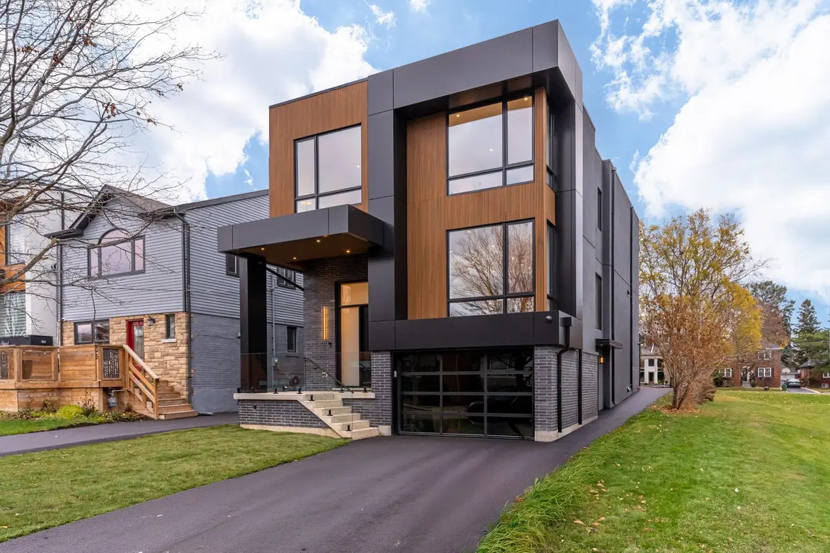 33 Twelfth ST, Toronto W06, ON M8V 3G8