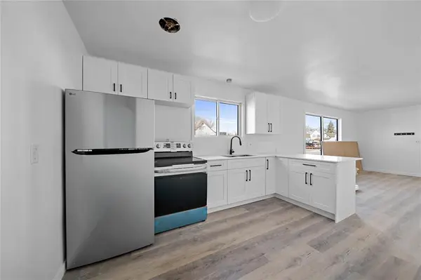 669 McGregor ST, Winnipeg, MB R2V 3E2