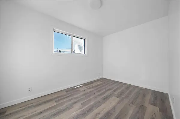 669 McGregor ST, Winnipeg, MB R2V 3E2