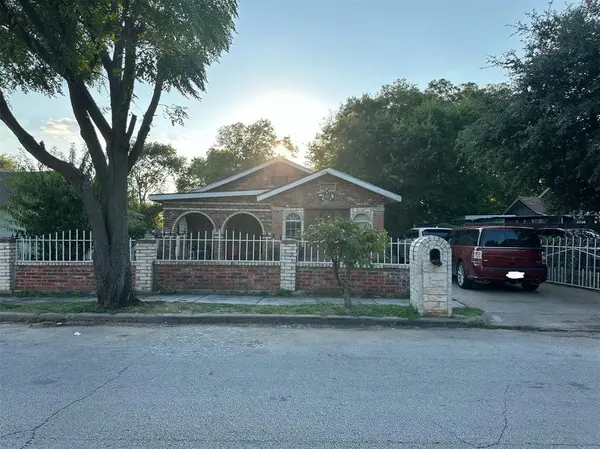 915 Blandin Street, Fort Worth, TX 76111