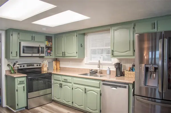 10825 Estate Lane, Terrell, TX 75161