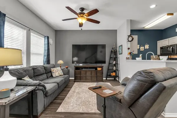 1125 Kathy Lane #8, Lewisville, TX 75067