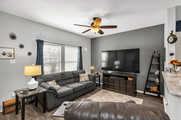 1125 Kathy Lane #8, Lewisville, TX 75067