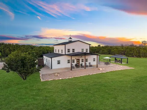 116 Creekview Drive, Blum, TX 76627