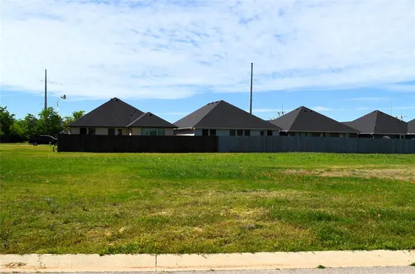 305 Preston Road, Mabank, TX 75147