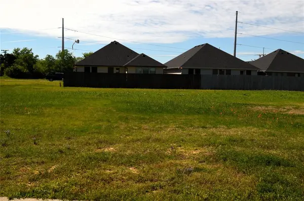 305 Preston Road, Mabank, TX 75147