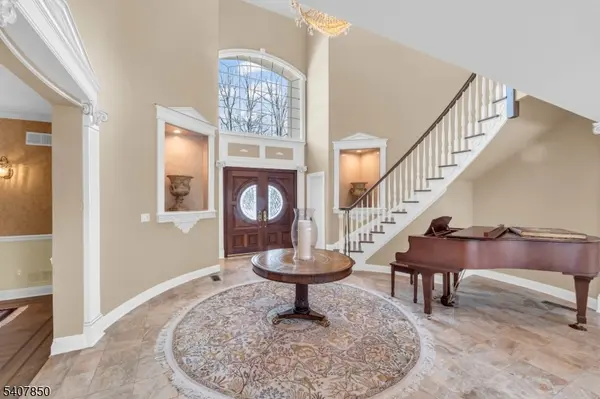 2 Stewart Ct, Old Tappan Boro, NJ 07675