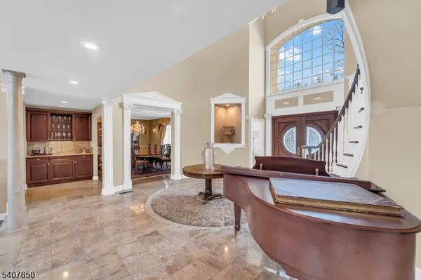 2 Stewart Ct, Old Tappan Boro, NJ 07675