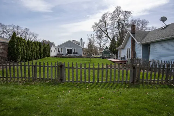 22472 Maple ST, St Clair Shores, MI 48081