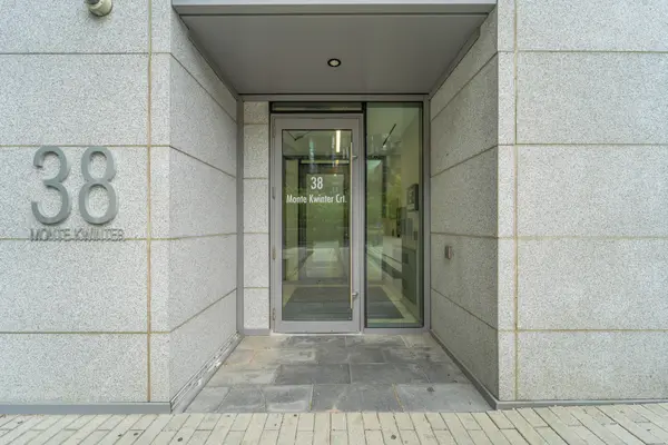 38 Monte Kwinter CT #102, Toronto C06, ON M3H 0E2