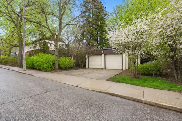 1350 Mount Pleasant RD, Toronto C04, ON M4N 2T3