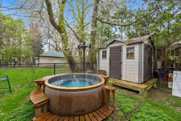 1350 Mount Pleasant RD, Toronto C04, ON M4N 2T3