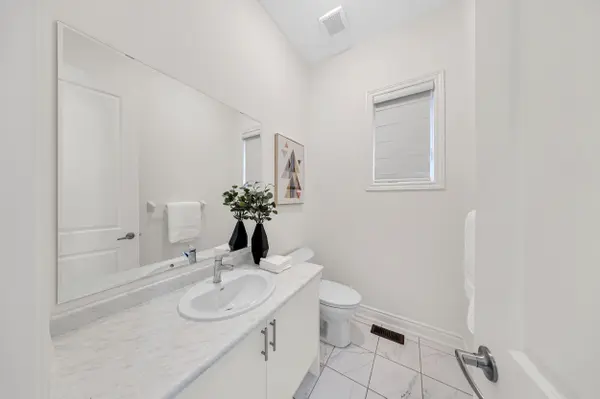 2215 Beckman CRES, Oshawa, ON L1L 0W8