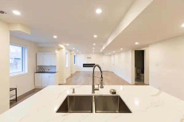 38 Balsdon Hollow N/A #Lower Level, East Gwillimbury, ON L9N 0Y1