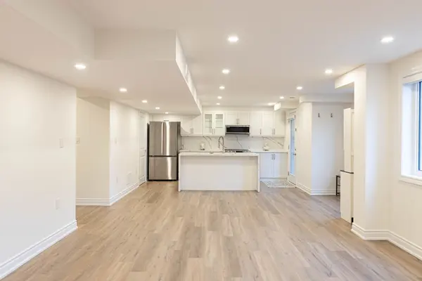 38 Balsdon Hollow N/A #Lower Level, East Gwillimbury, ON L9N 0Y1