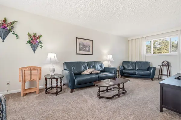 491 Warminster DR, Oakville, ON L6L 4N4