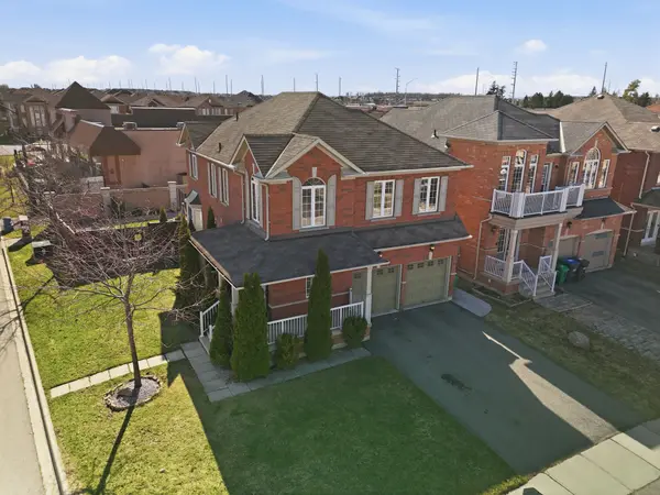 42 Delphinium WAY, Brampton, ON L7A 0N4