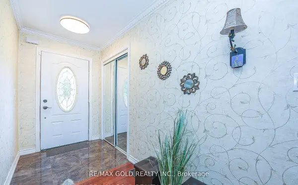 13 Foster RD, Mississauga, ON L4T 1C3