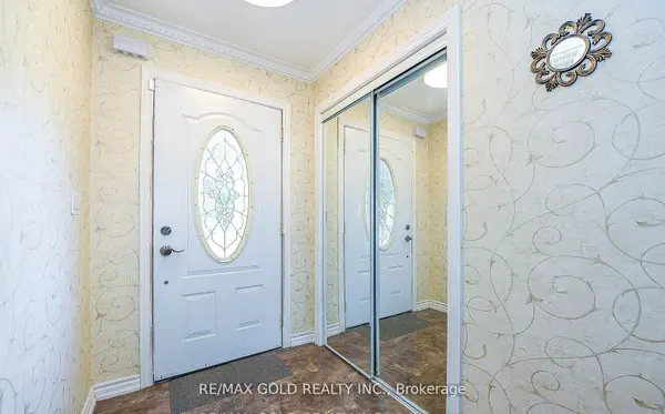 13 Foster RD, Mississauga, ON L4T 1C3