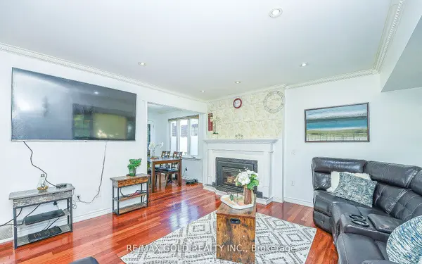 13 Foster RD, Mississauga, ON L4T 1C3