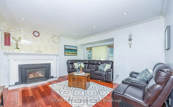 13 Foster RD, Mississauga, ON L4T 1C3